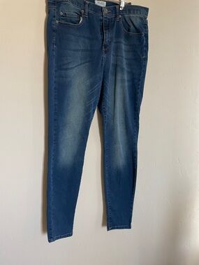 Mudd Women’s Blue Washed Skinny Jeans